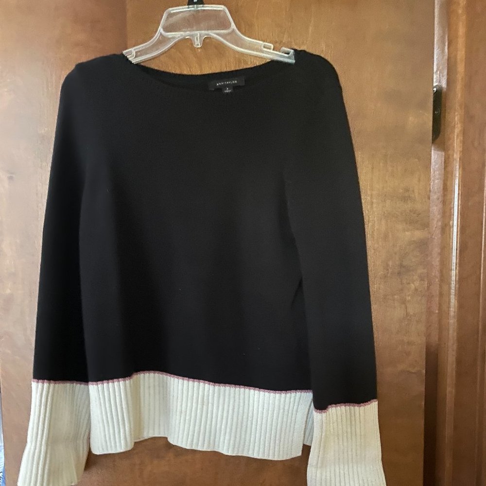 Ann Taylor sweater Size Medium